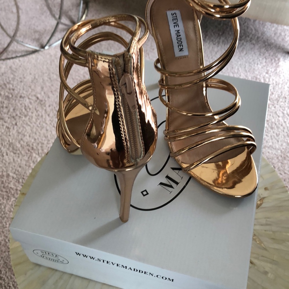 Steve Madden - Picture 2 of 5